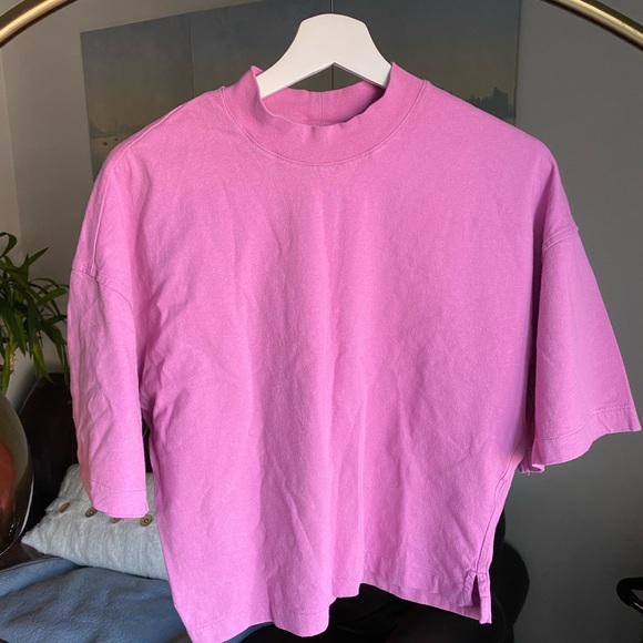 Uniqlo Tops - T shirt